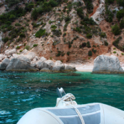 Cala Mariolu zum gelungenen Sardinienurlaub gehört ein Motorboot-Ausflug entlang der Ostküste im Golf von Orosei