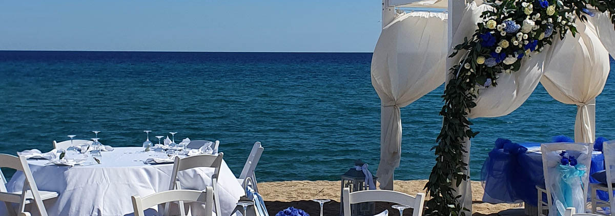 Rechtsverbindlich Heiraten am Strand in Sardinien vor Meereskulisse