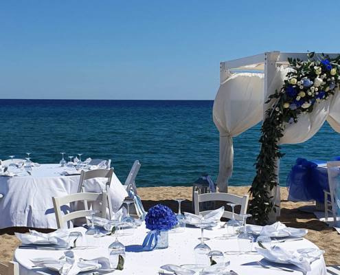 Rechtsverbindlich Heiraten am Strand in Sardinien vor Meereskulisse