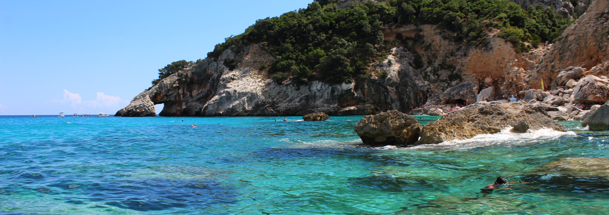 40PS-Motorboot chartern ohne Boots-Führerschein im Golf von Orosei, Ostsardinien