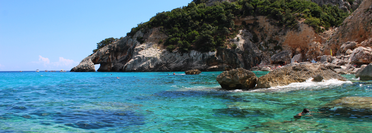 40PS-Motorboot chartern ohne Boots-Führerschein im Golf von Orosei, Ostsardinien