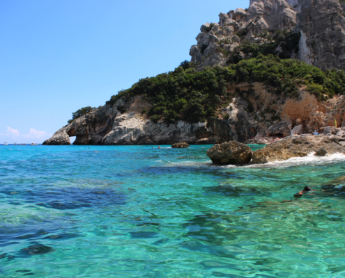 40PS-Motorboot chartern ohne Boots-Führerschein im Golf von Orosei, Ostsardinien