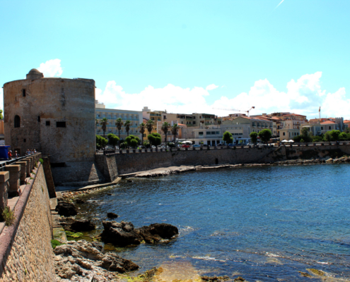 Hafenstadt Alghero in Nordsardinien