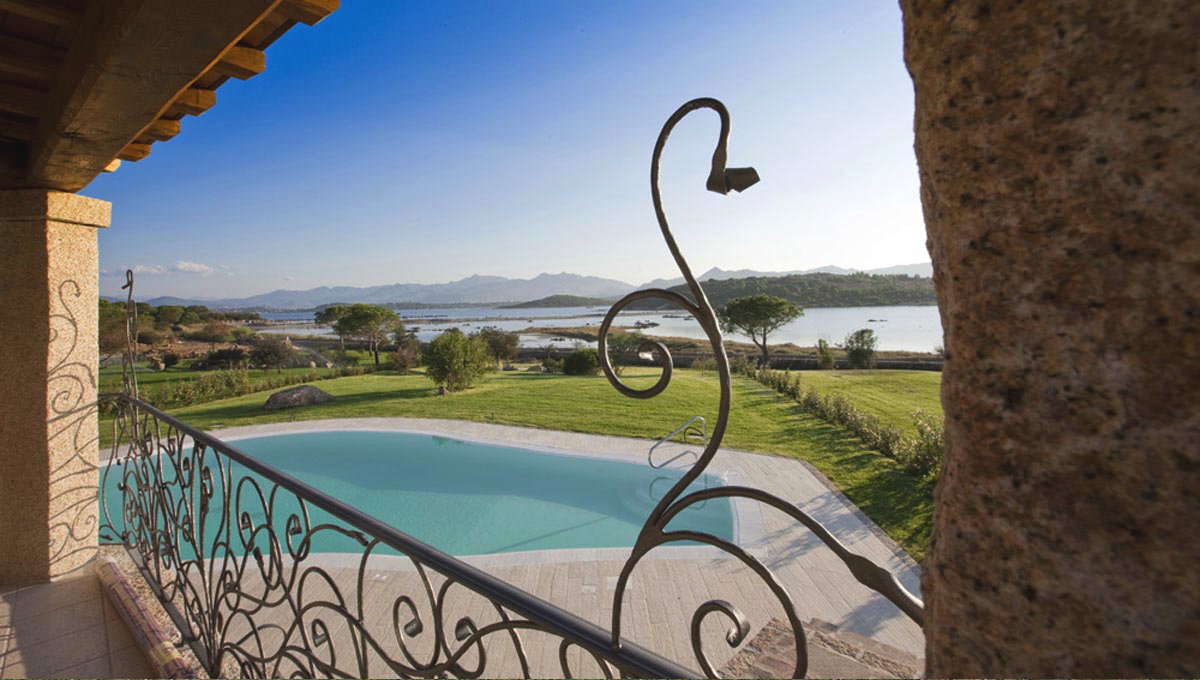 Ferienvilla mit Pool und Meerblick buchen bei Hoczeit-Catering-Sardinien