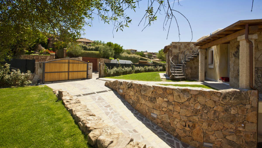 Ferienvilla mit Pool und Meerblick buchen bei Hochzeit-Catering-Sardinien